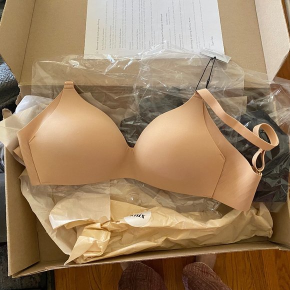 Knix WingWoman Bras Size 4 - 2 colors BRAND NEW - Picture 1 of 4